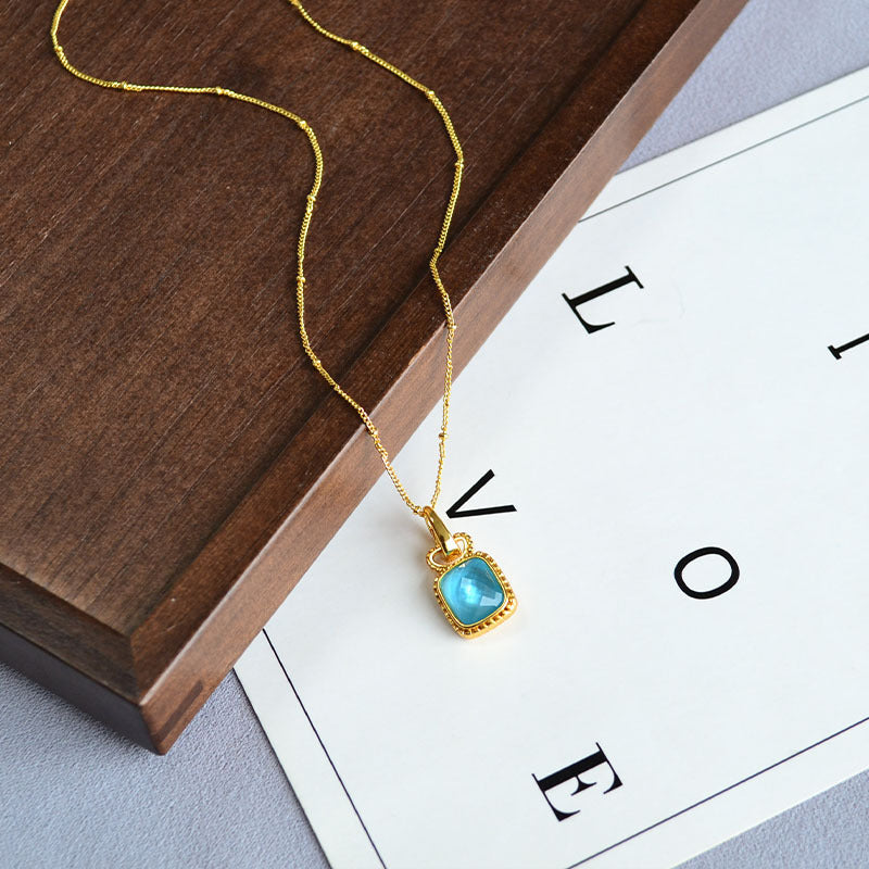 Beautiful Gold Necklace with Unique Style