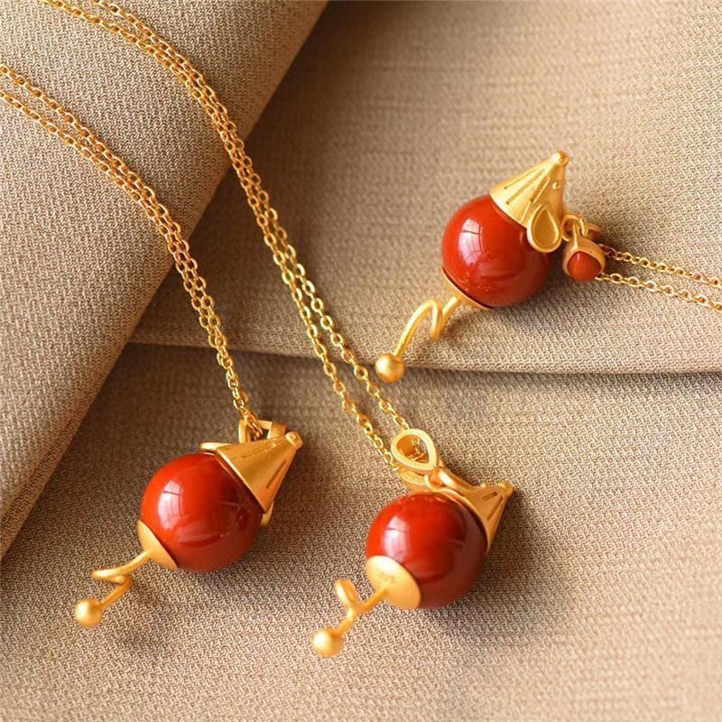 Beautiful Gold Necklace with Unique Style