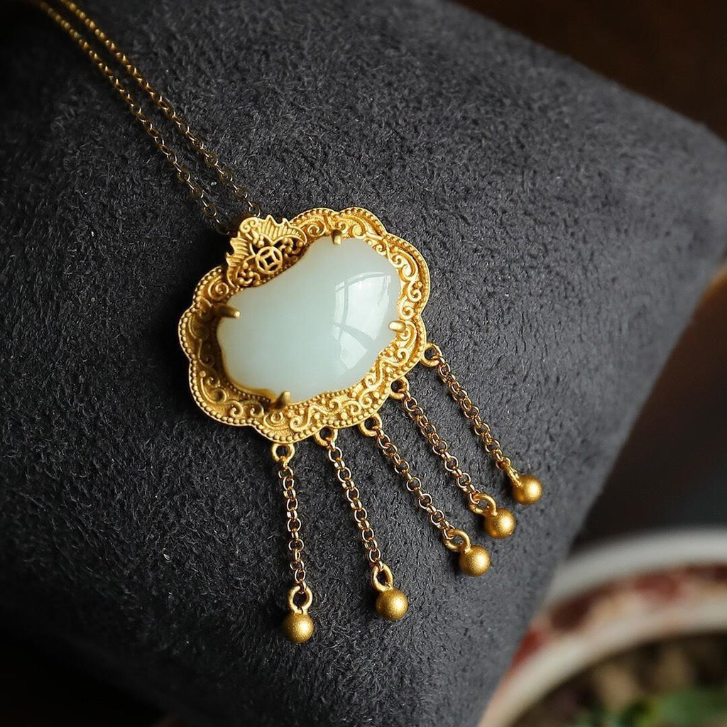 Beautiful Gold Necklace with Unique Style