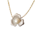 A Beautiful Pearl Necklace with Unique Style