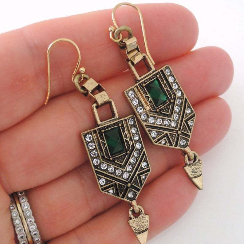 A Romantic Earring for Special Moments