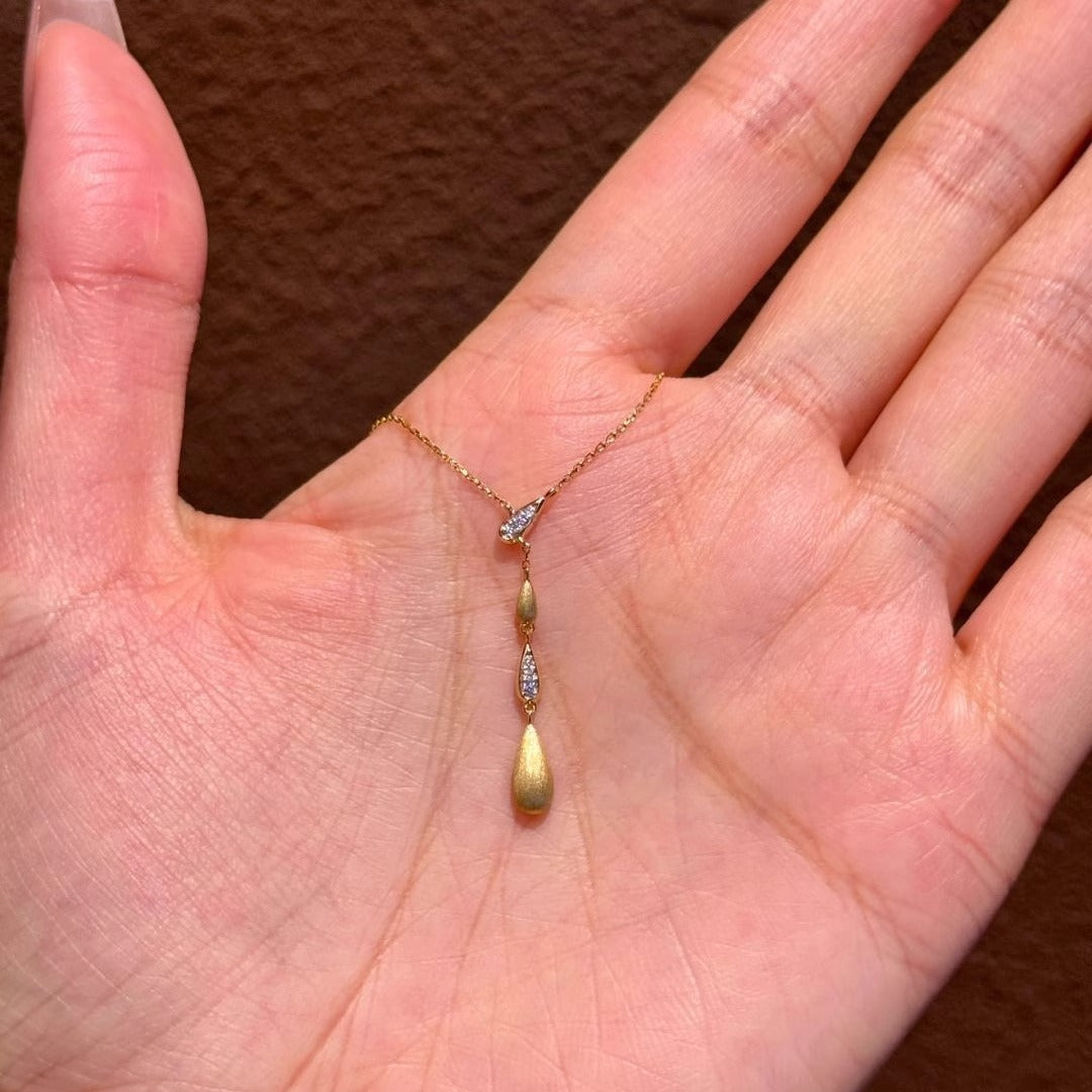 Beautiful Gold Necklace with Unique Style