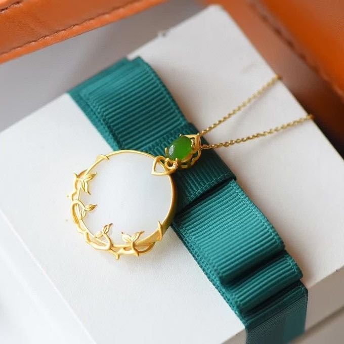 Beautiful Gold Necklace with Unique Style