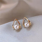 A Beautiful Pearl Earring with Unique Style