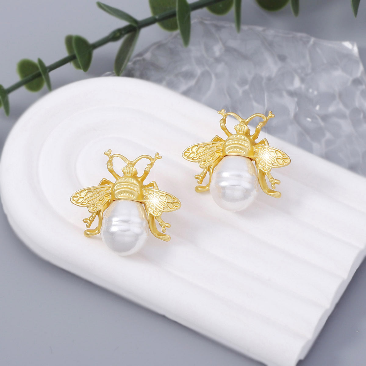 A Beautiful Pearl Earring with Unique Style