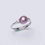 A Beautiful Pearl Ring with Unique Style