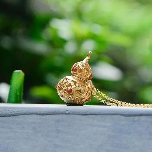 Beautiful Gold Necklace with Unique Style