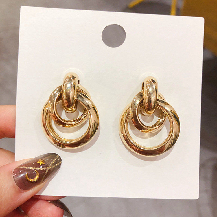Charming Earring for Any Occasion