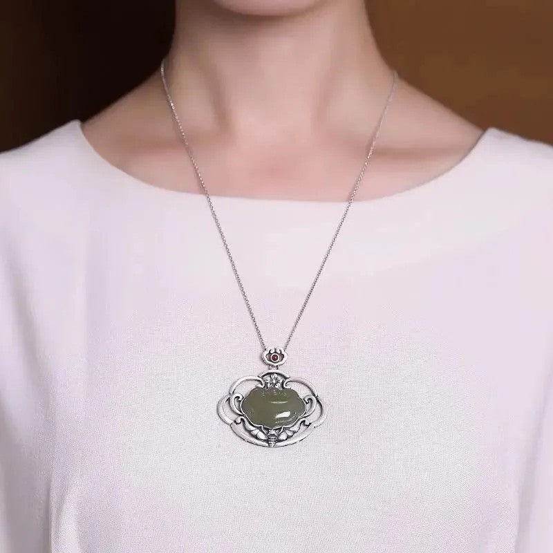 Beautiful Gold Necklace with Unique Style