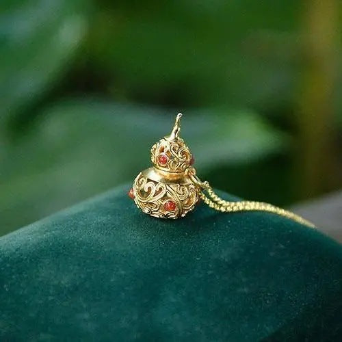 Beautiful Gold Necklace with Unique Style