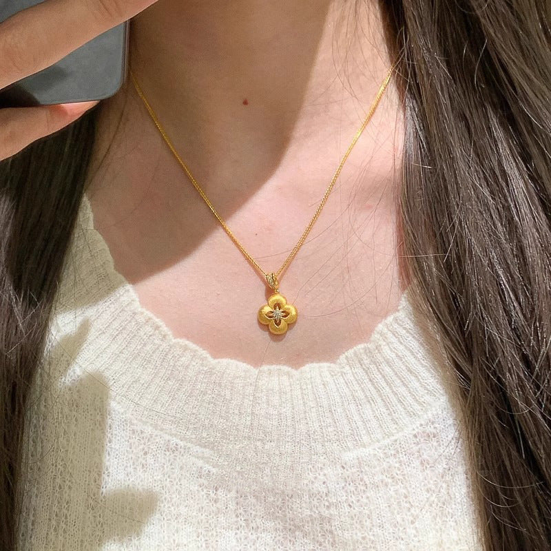 Beautiful Gold Necklace with Unique Style