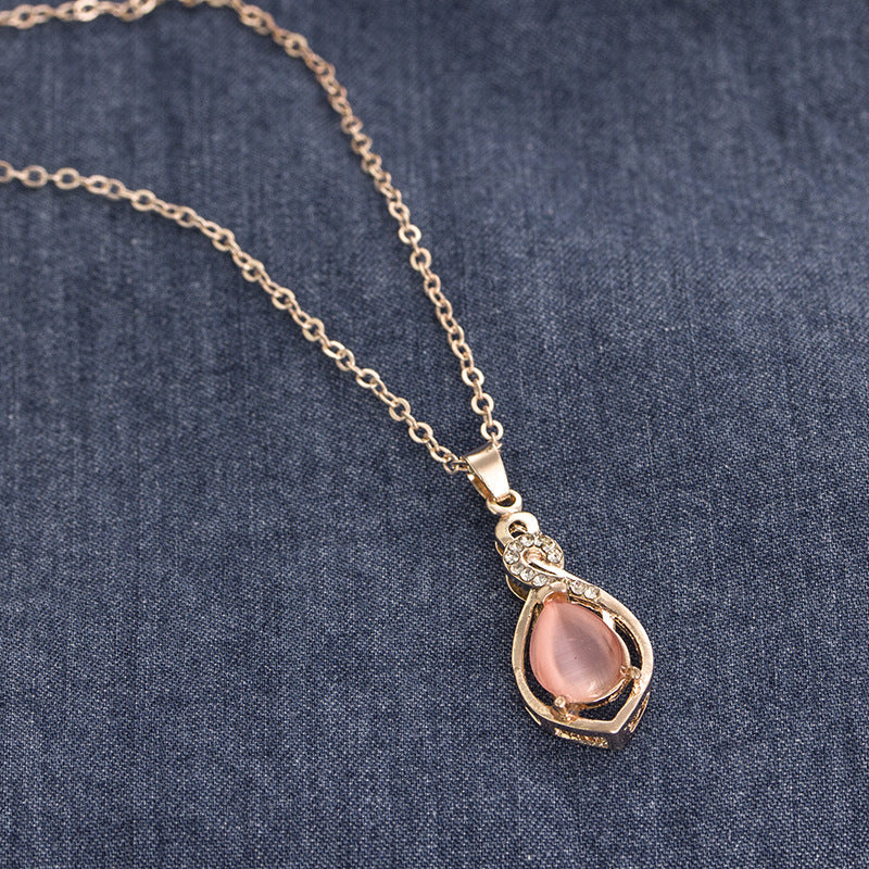 Beautiful Gold Necklace with Unique Style