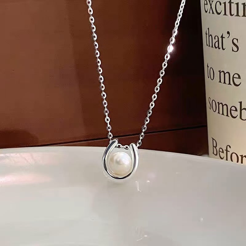Classic Pearl Necklace with Timeless Appeal