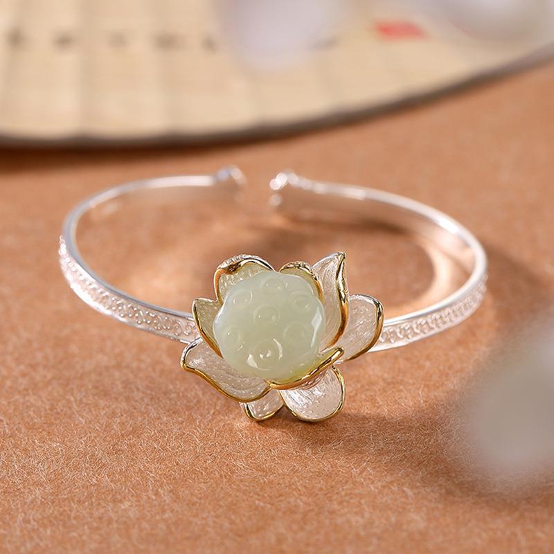 Beautiful Gold Bracelet with Unique Style