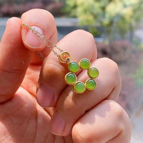 Beautiful Gold Necklace with Unique Style