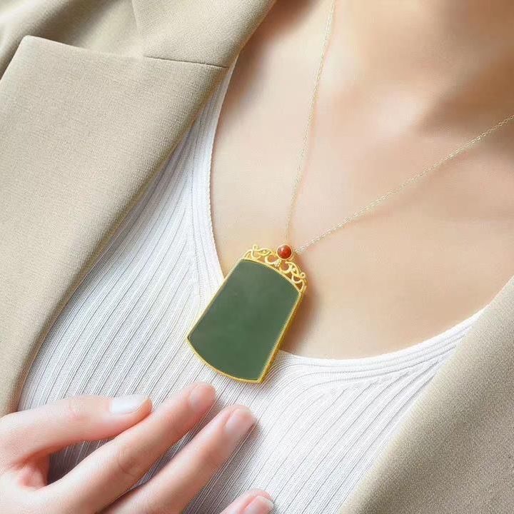 Beautiful Gold Necklace with Unique Style