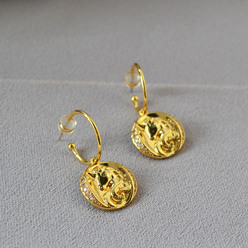 Beautiful Gold Necklace with Unique Style