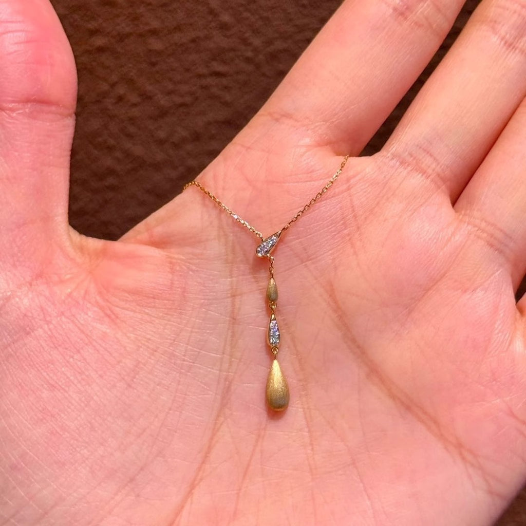 Beautiful Gold Necklace with Unique Style