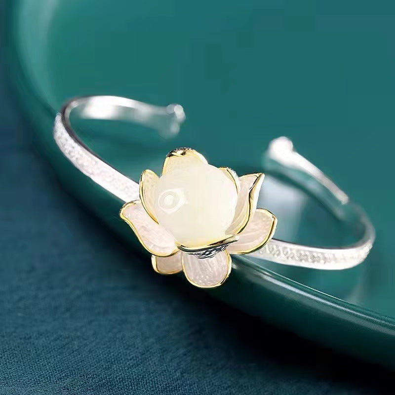 Beautiful Gold Bracelet with Unique Style