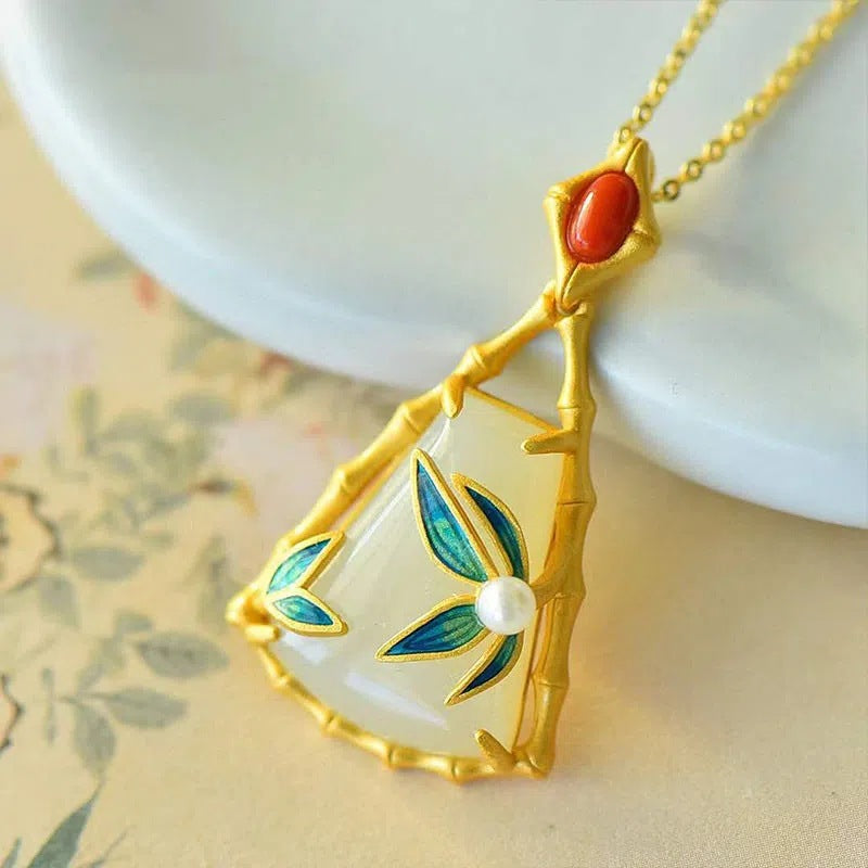 Beautiful Gold Necklace with Unique Style