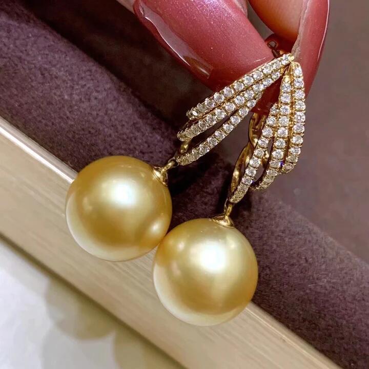 Beautiful Earring with Unique Style