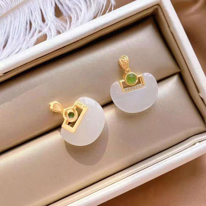 Beautiful Gold Necklace with Unique Style