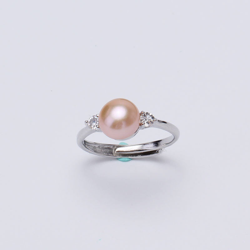A Beautiful Pearl Ring with Unique Style