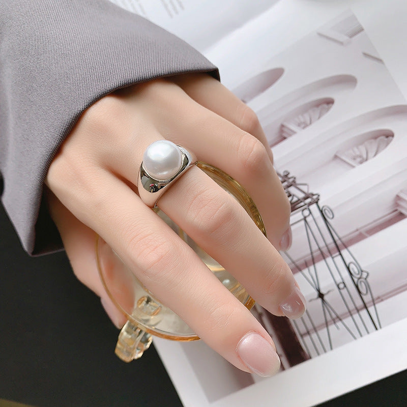 Classic Pearl Ring with Timeless Appeal