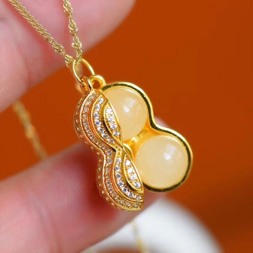Beautiful Gold Necklace with Unique Style