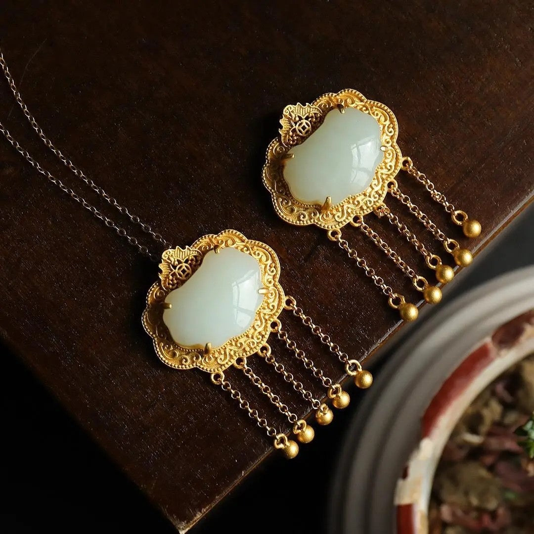 Beautiful Gold Necklace with Unique Style