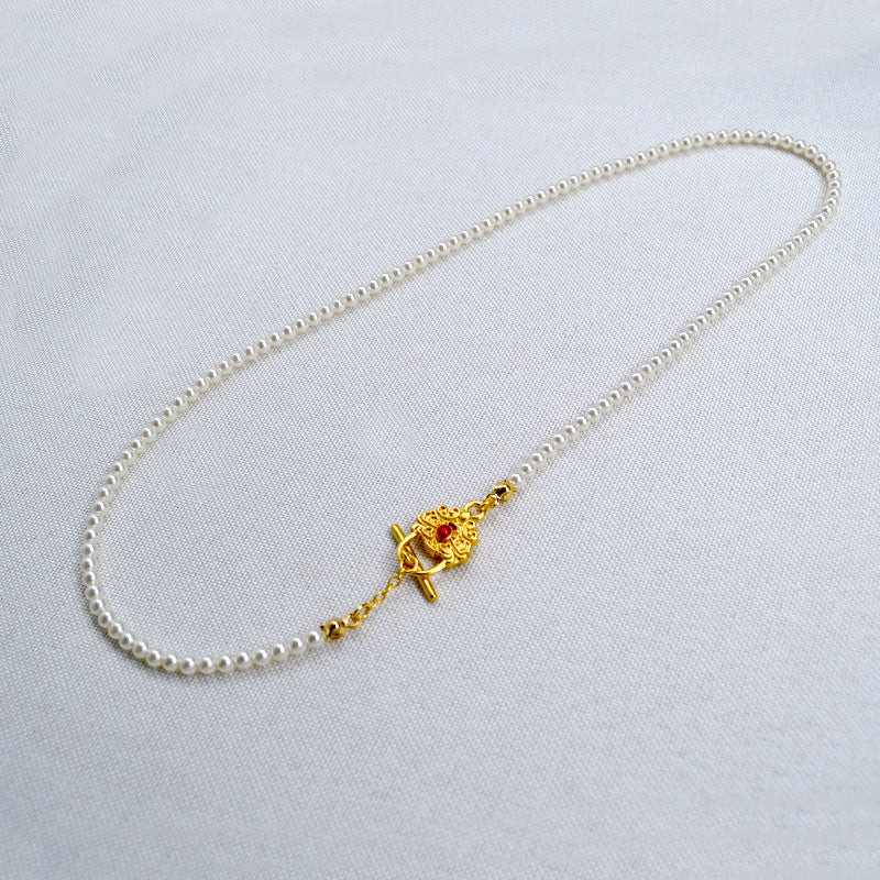 Beautiful Gold Necklace with Unique Style