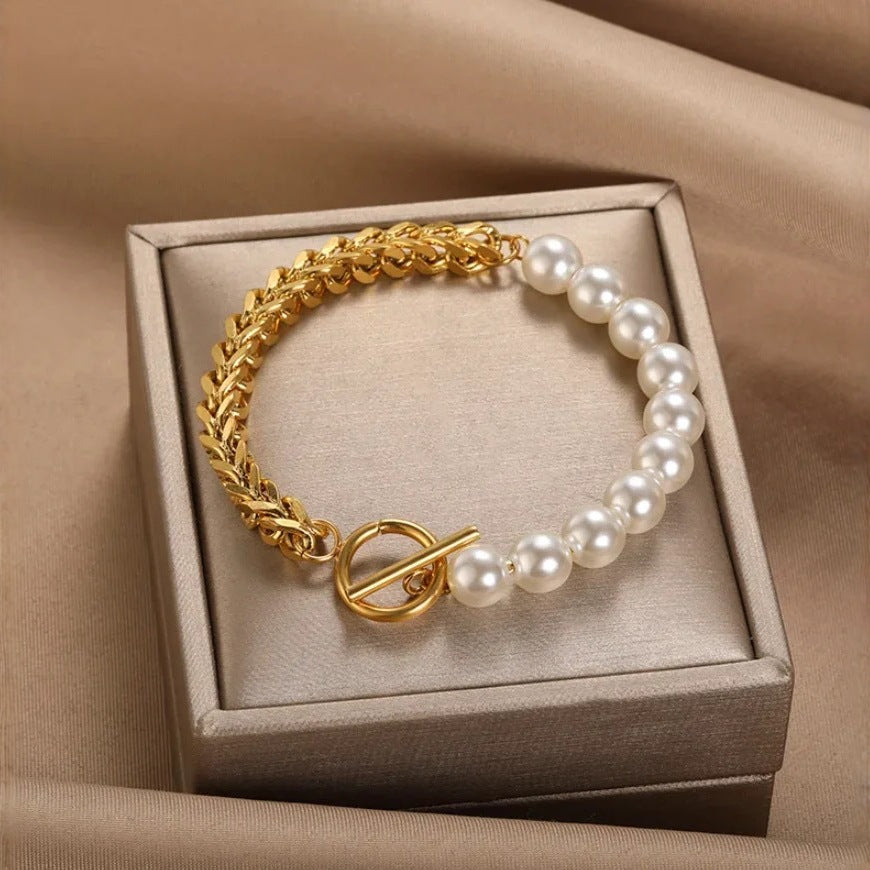 A Beautiful Pearl Bracelet with Unique Style