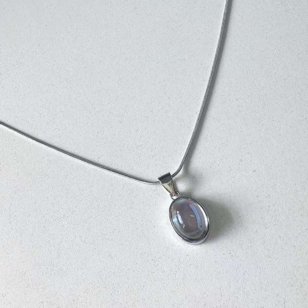 A Romantic Necklace for Special Moments