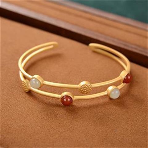 Beautiful Gold Bracelet with Unique Style