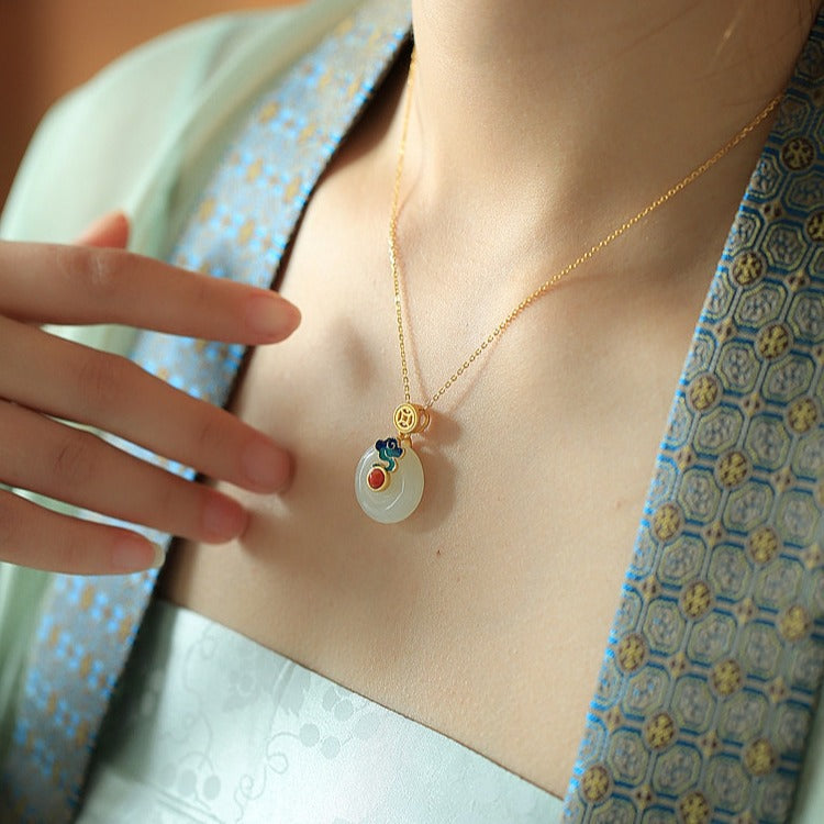 Beautiful Gold Necklace with Unique Style