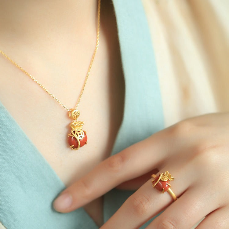 Beautiful Gold Necklace with Unique Style