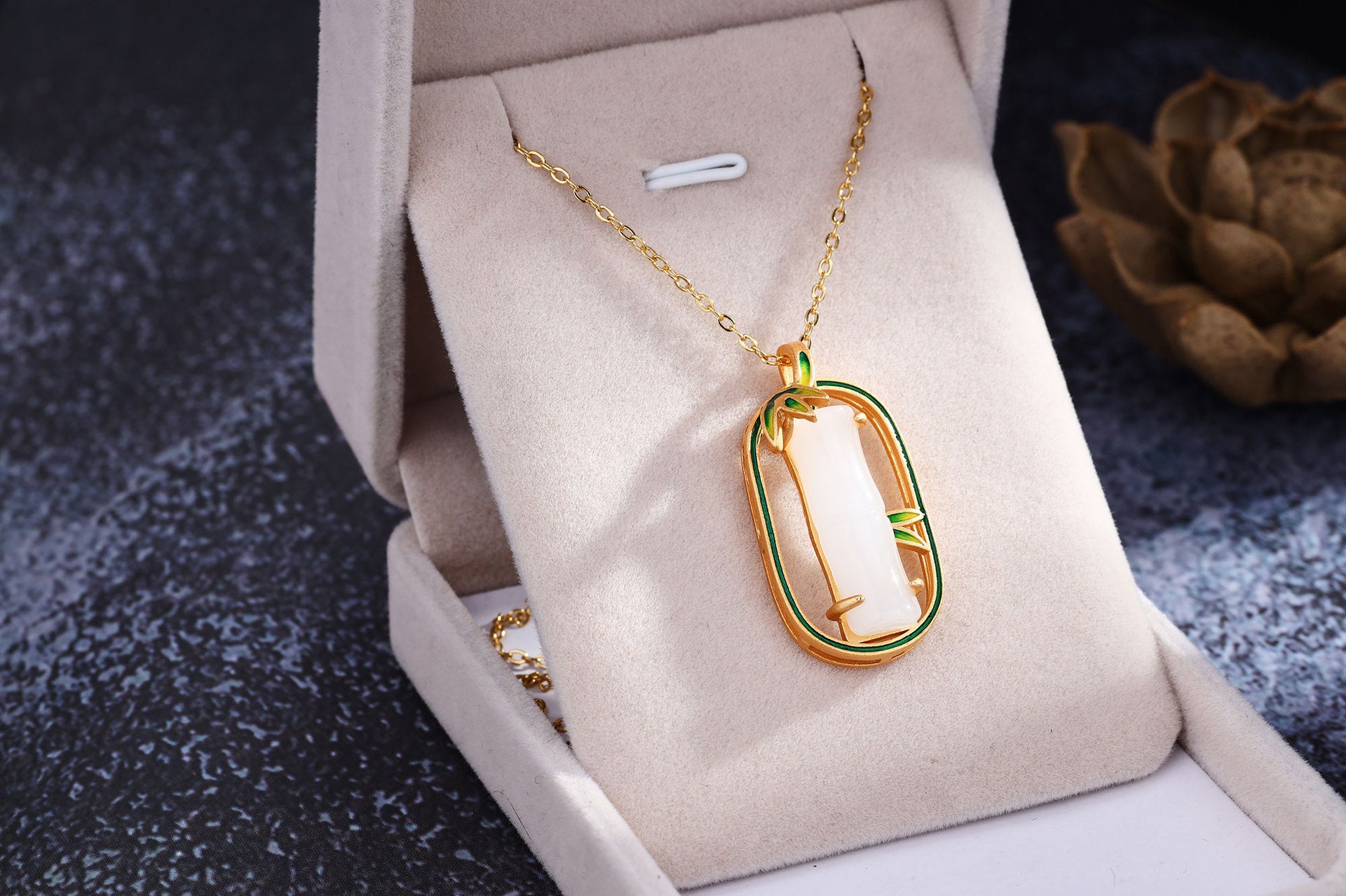 Beautiful Gold Necklace with Unique Style