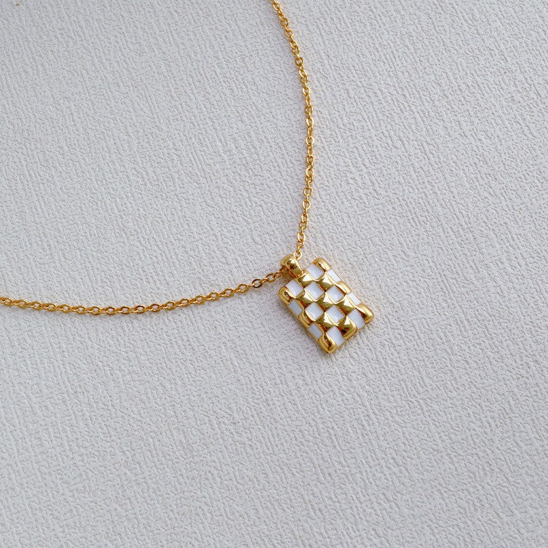 Beautiful Gold Necklace with Unique Style