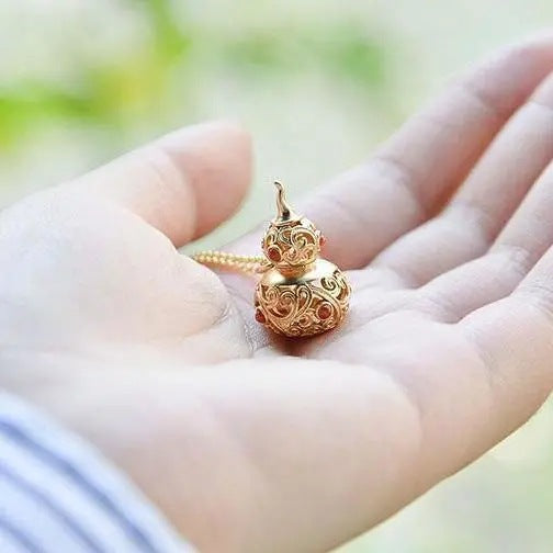 Beautiful Gold Necklace with Unique Style