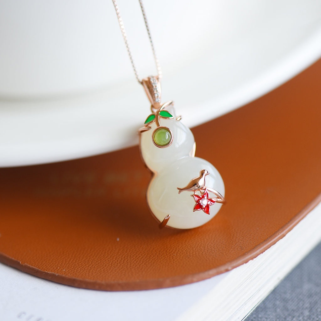 Beautiful Gold Necklace with Unique Style