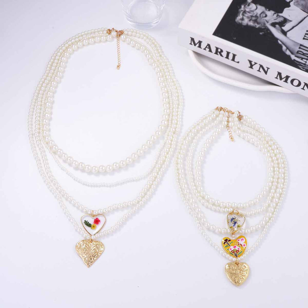 A Beautiful Pearl Necklace with Unique Style