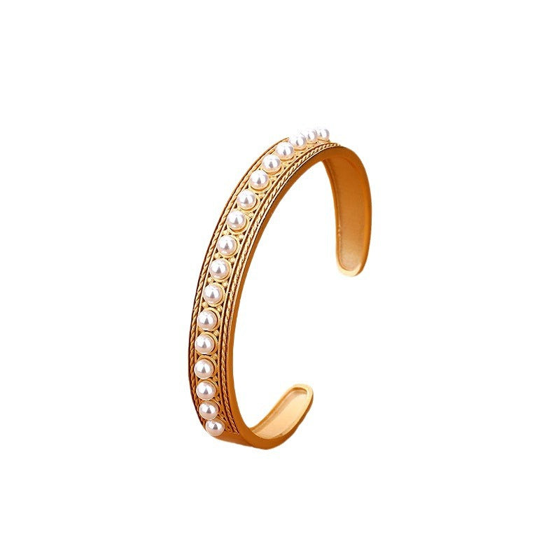 Beautiful Gold Bracelet with Unique Style