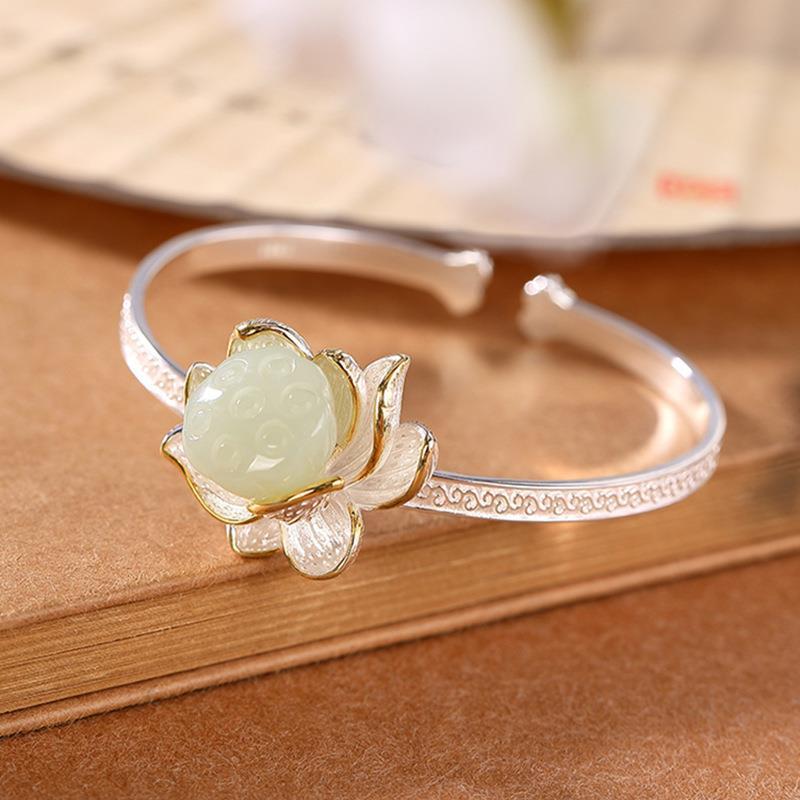 Beautiful Gold Bracelet with Unique Style