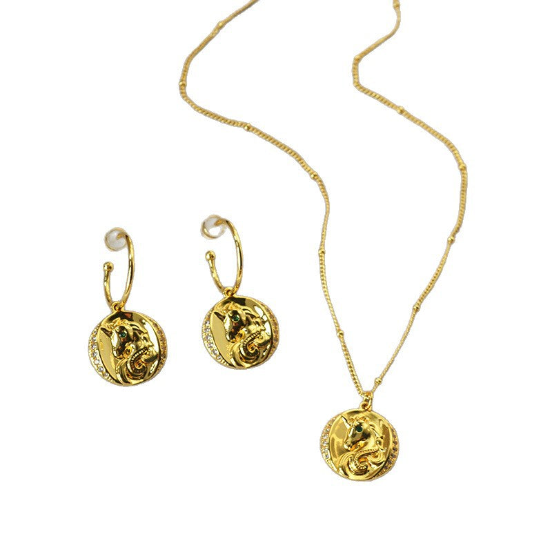 Beautiful Gold Necklace with Unique Style