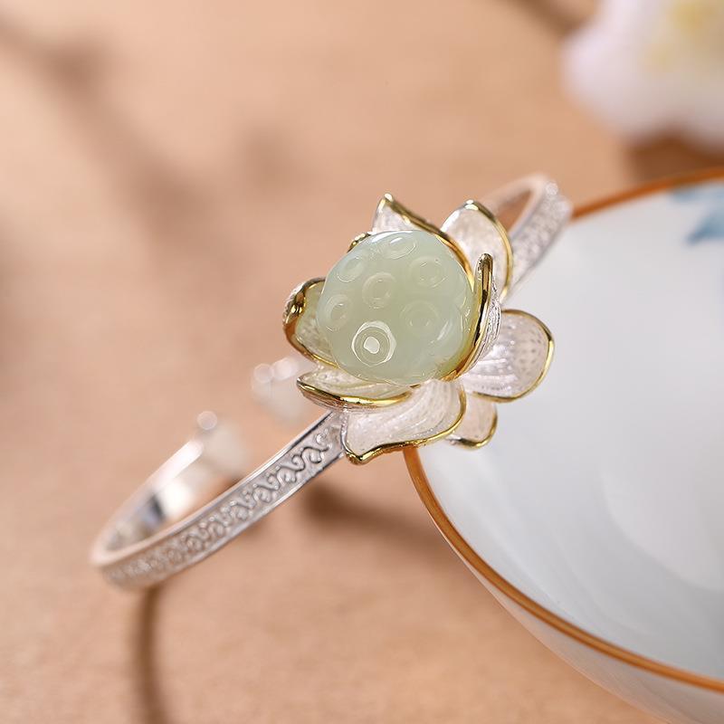 Beautiful Gold Bracelet with Unique Style