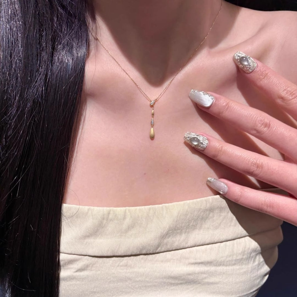 Beautiful Gold Necklace with Unique Style