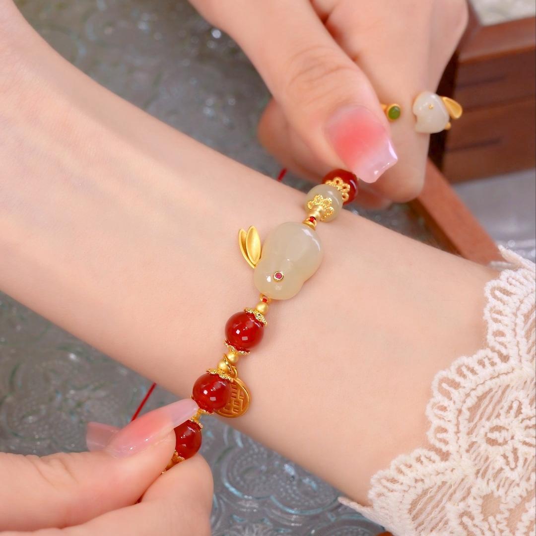 Beautiful Bracelet with Unique Style