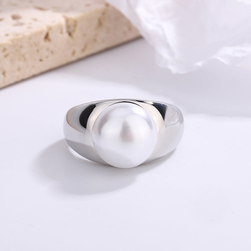 Classic Pearl Ring with Timeless Appeal