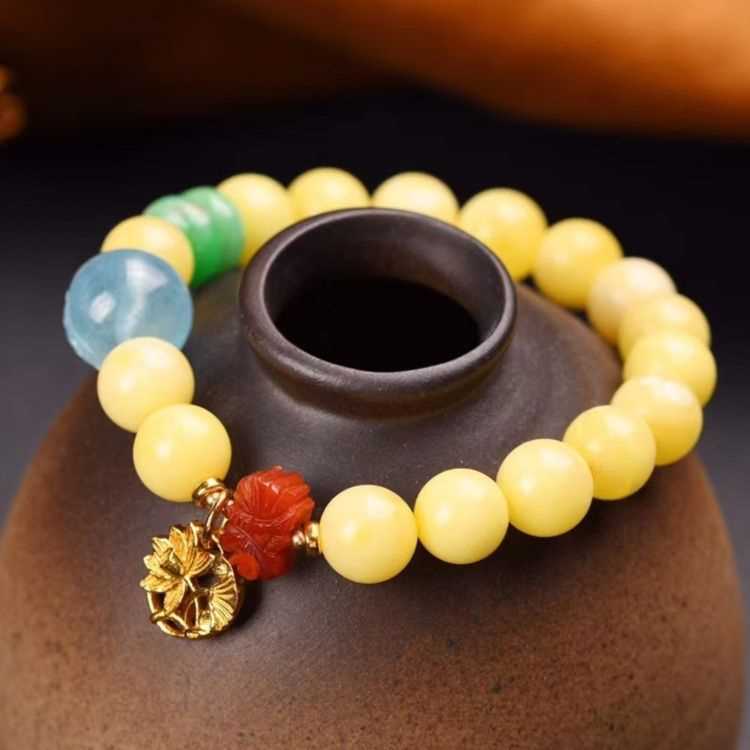 Beautiful Gold Bracelet with Unique Style