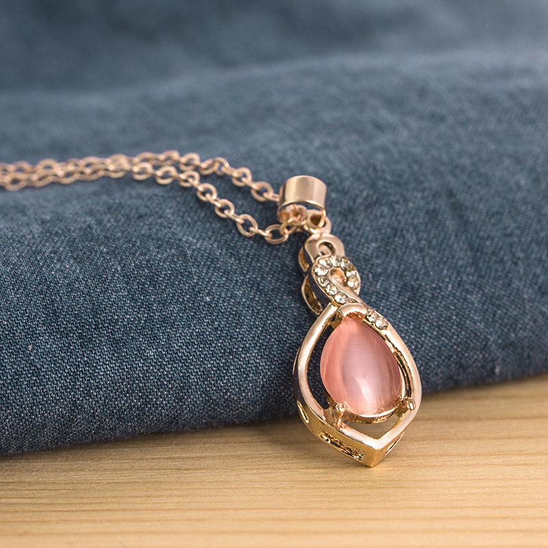 Beautiful Gold Necklace with Unique Style